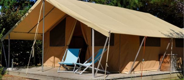 De uitgeruste tent voor 4 tot 5 personen