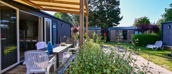 Voor 6 personen, met 3 slaapkamers en overdekt verhoogd houten terras